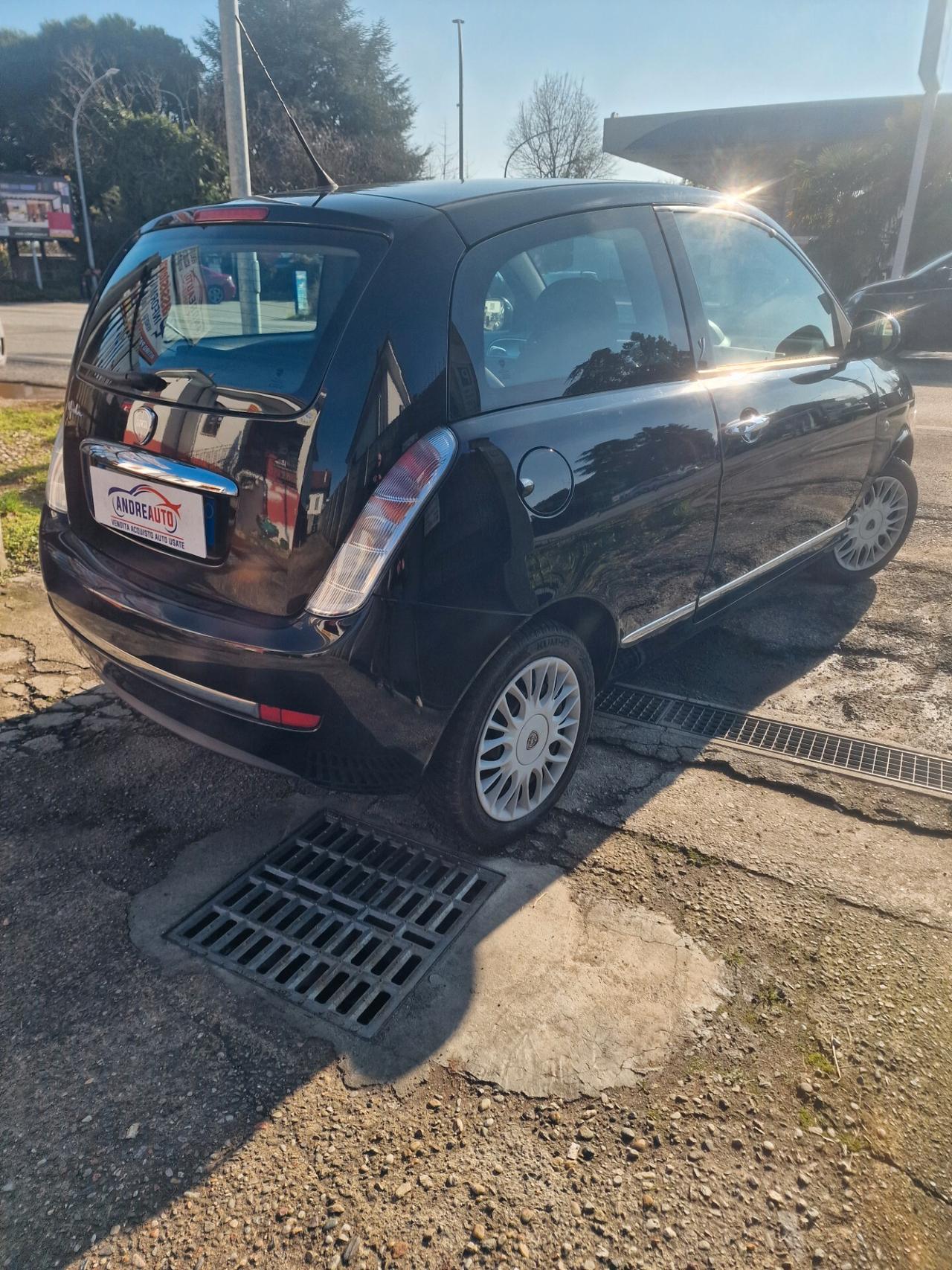 Lancia Ypsilon 1.2 69 CV Unyca