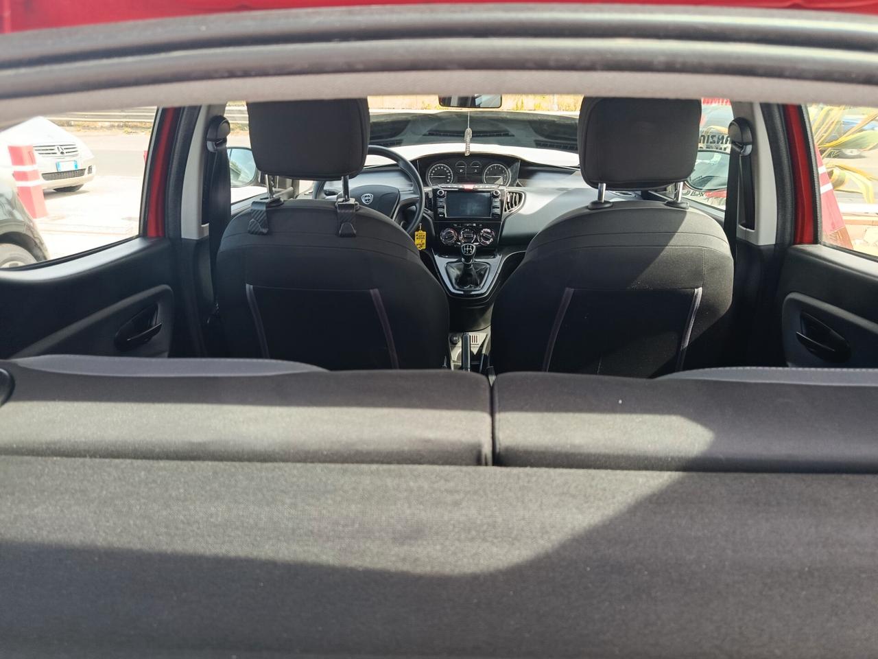 Lancia Ypsilon 0.9 TwinAir 85 CV 5 porte Metano Ecochic Platinum