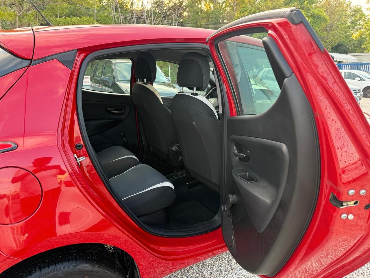 Lancia Ypsilon 0.9 TwinAir 85 CV 5 porte Metano Ecochic Elefantino