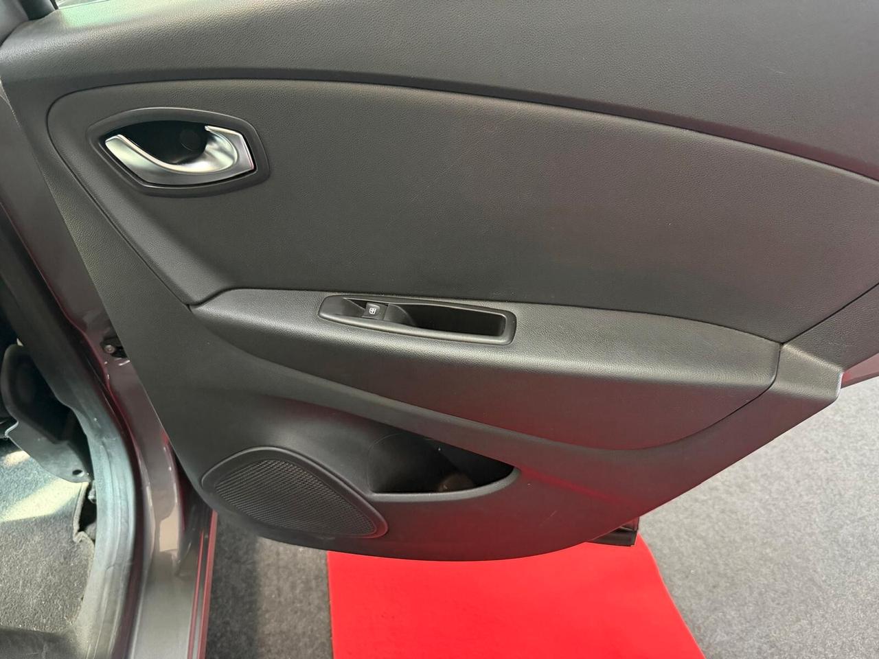 Renault Captur dCi 8V 90 CV EDC Initiale Paris
