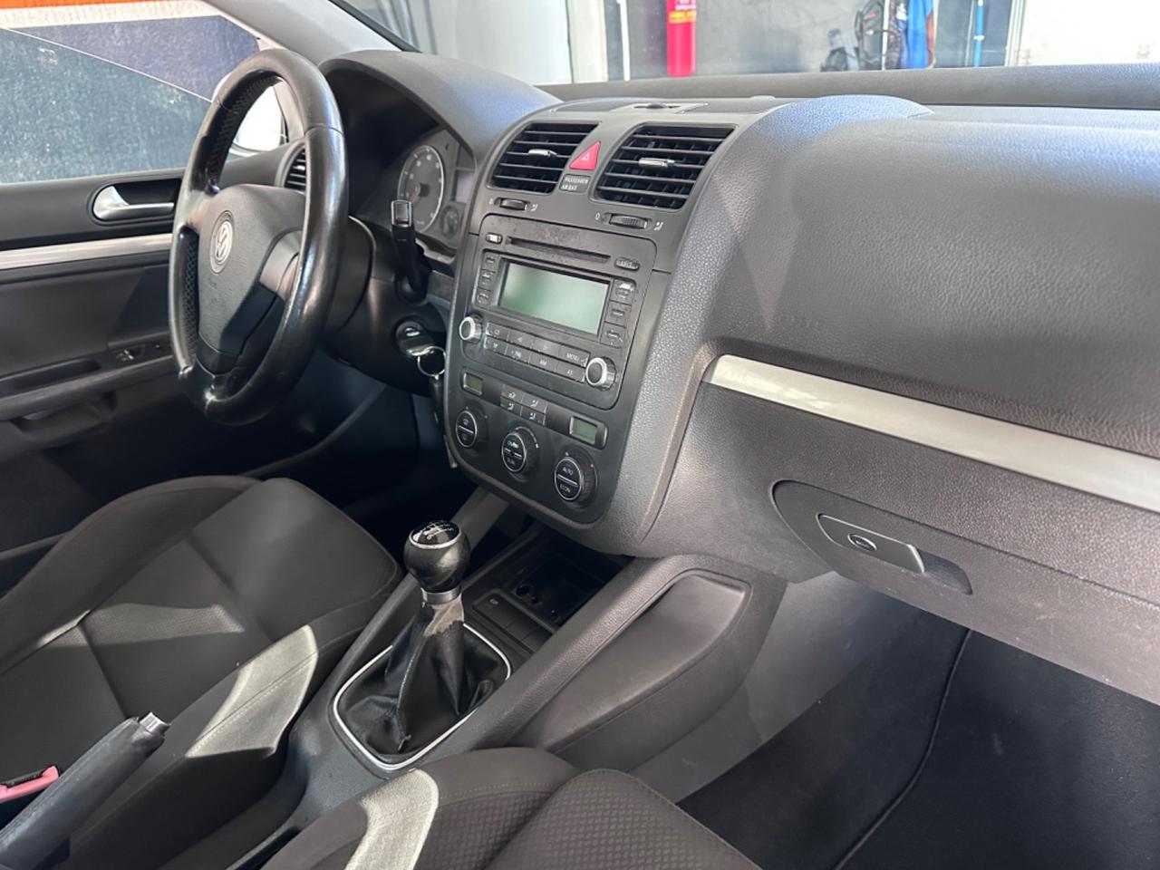 Volkswagen Golf 1.6 16V FSI 5p. Sportline