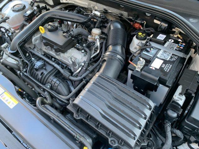 VOLKSWAGEN Golf 1.0 eTSI EVO DSG Life