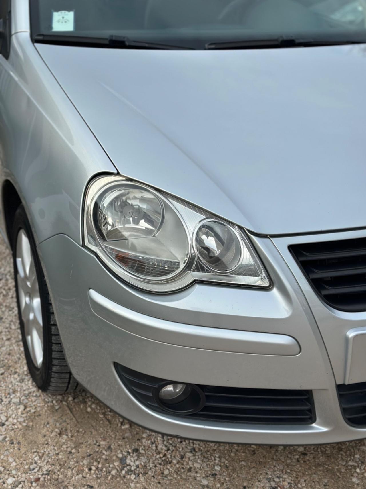 Volkswagen POLO 1.4/80CV TDI 5P SPORTLINE NEOPAT