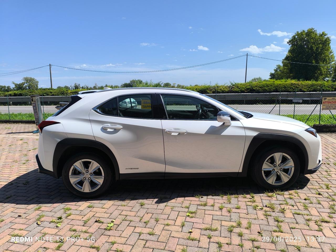 Lexus UX Hybrid Business