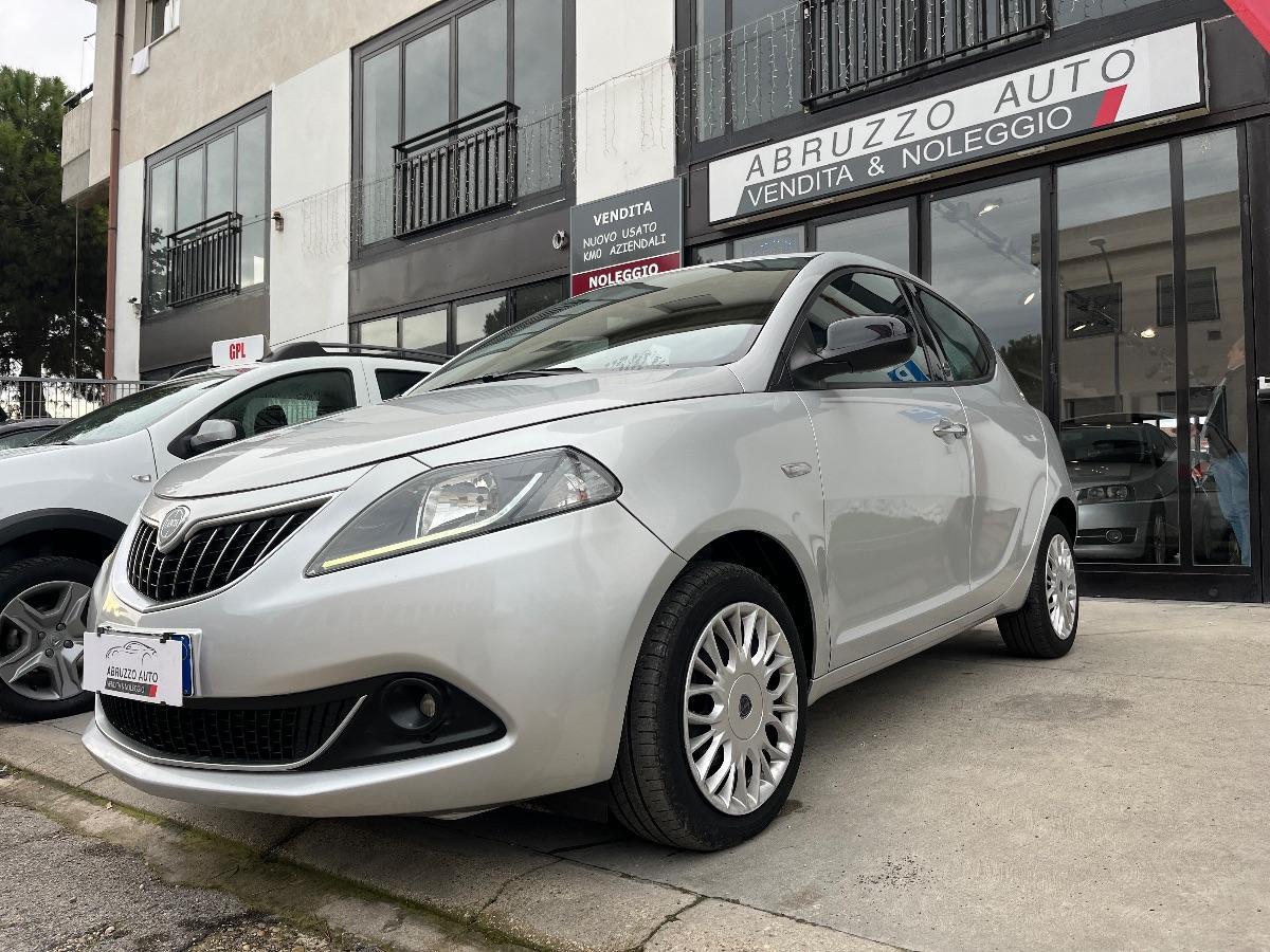 LANCIA Ypsilon 1.0 5p. Hybrid Silver SENSORI PARK