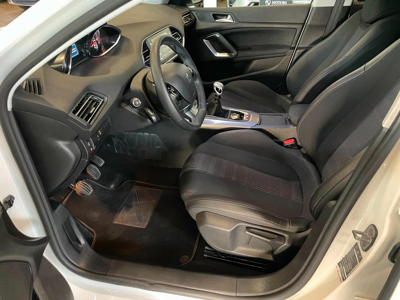 Peugeot 308 BlueHDi 130 S&S SW Allure