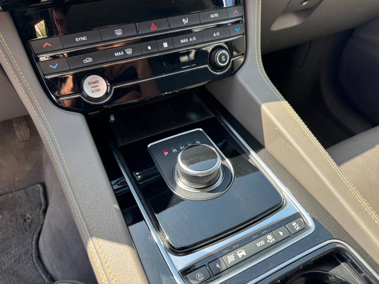 Jaguar F-Pace 2.0 D 180 CV AWD aut. R-Sport