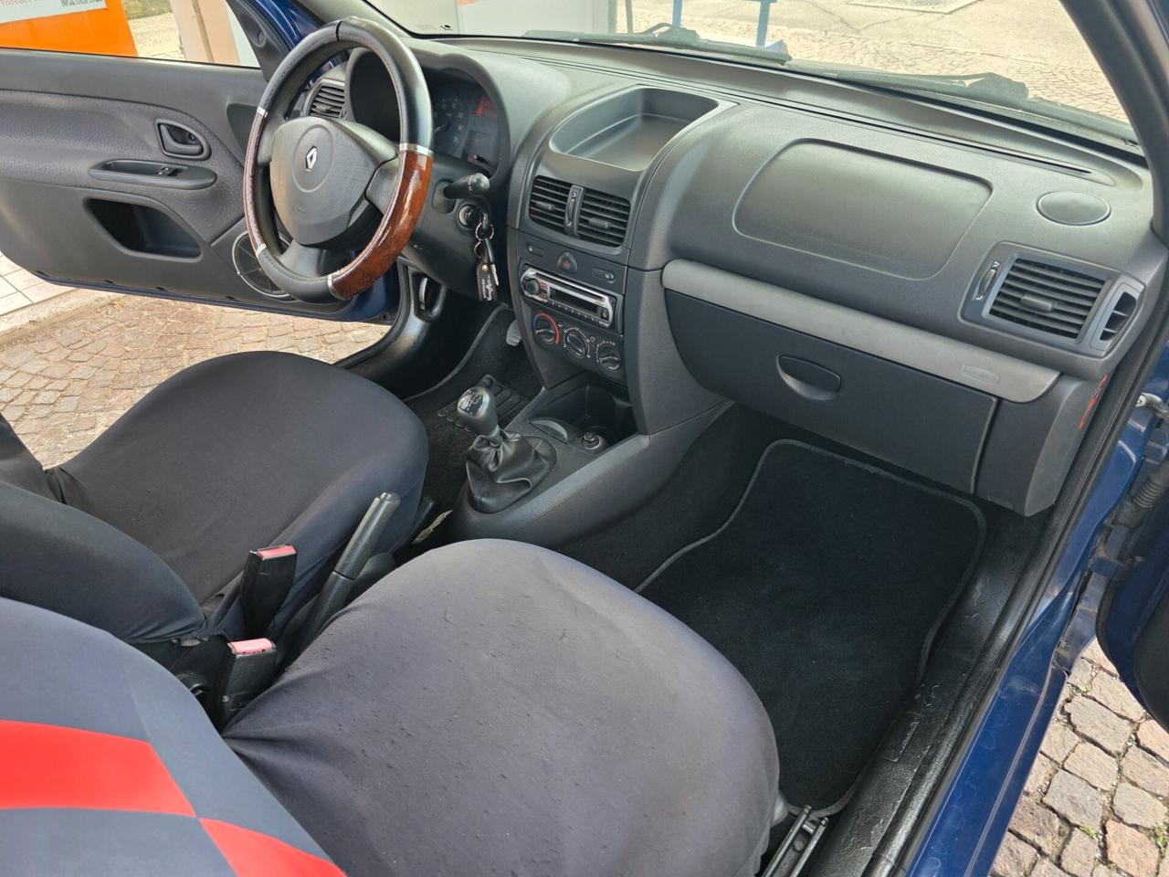 Renault Clio Storia 1.2 3 porte con 265.000km Gpl