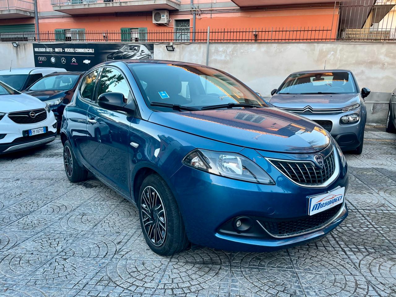 Lancia Ypsilon 1.0 FireFly S&S Hybrid Ecochic Gold Tua a soli 265€