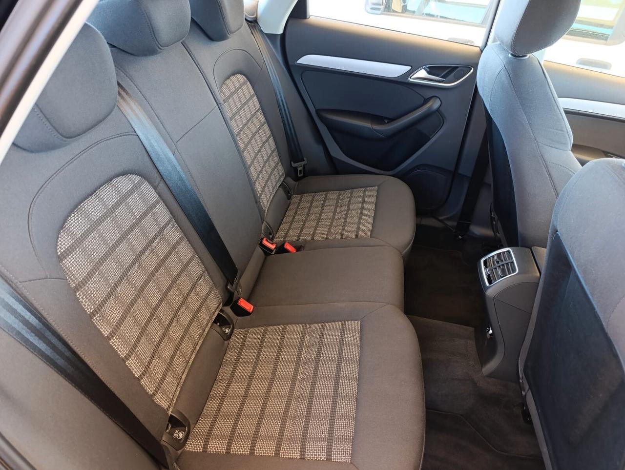 Audi Q3 2.0 TDI 120 CV Sport 2015