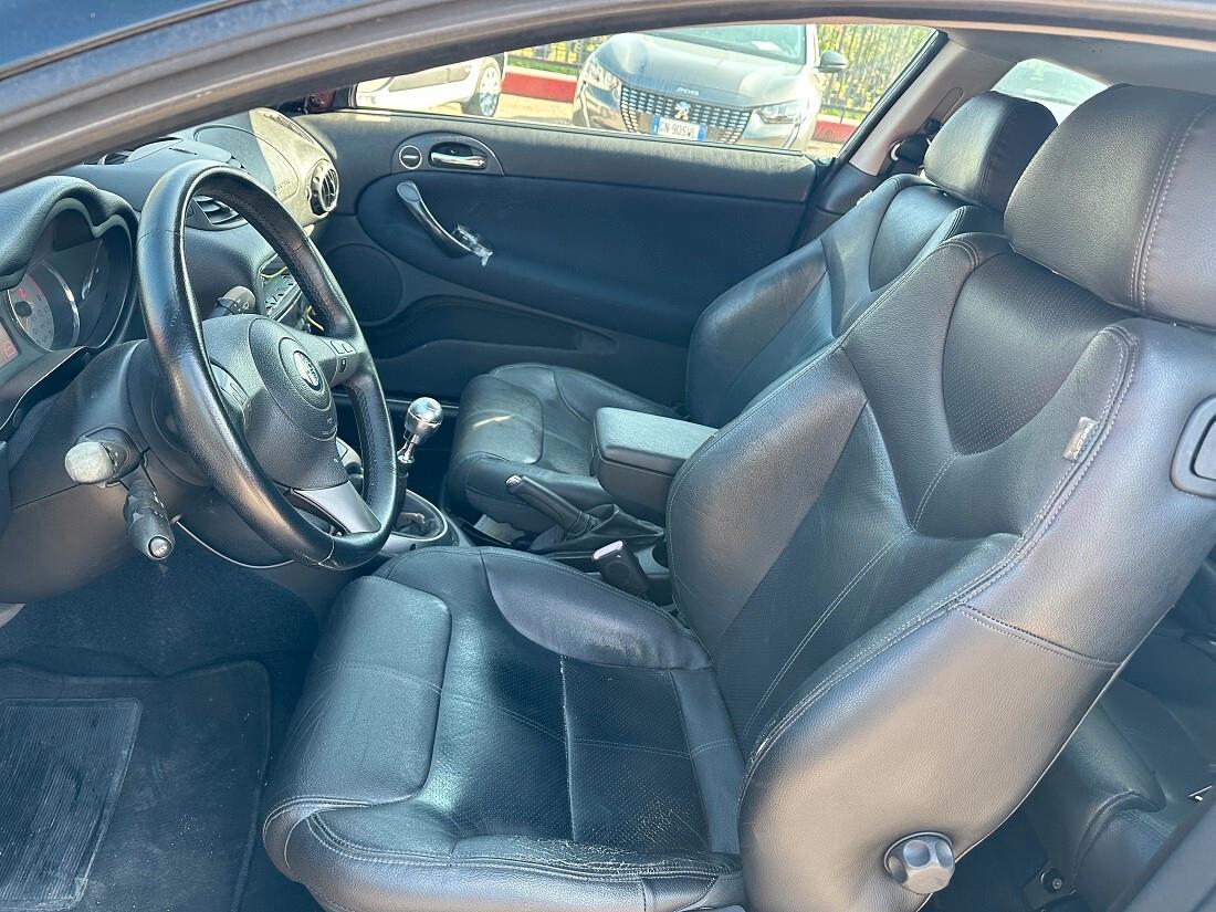 Alfa Romeo GT 1.9 JTDM 16V Distinctive