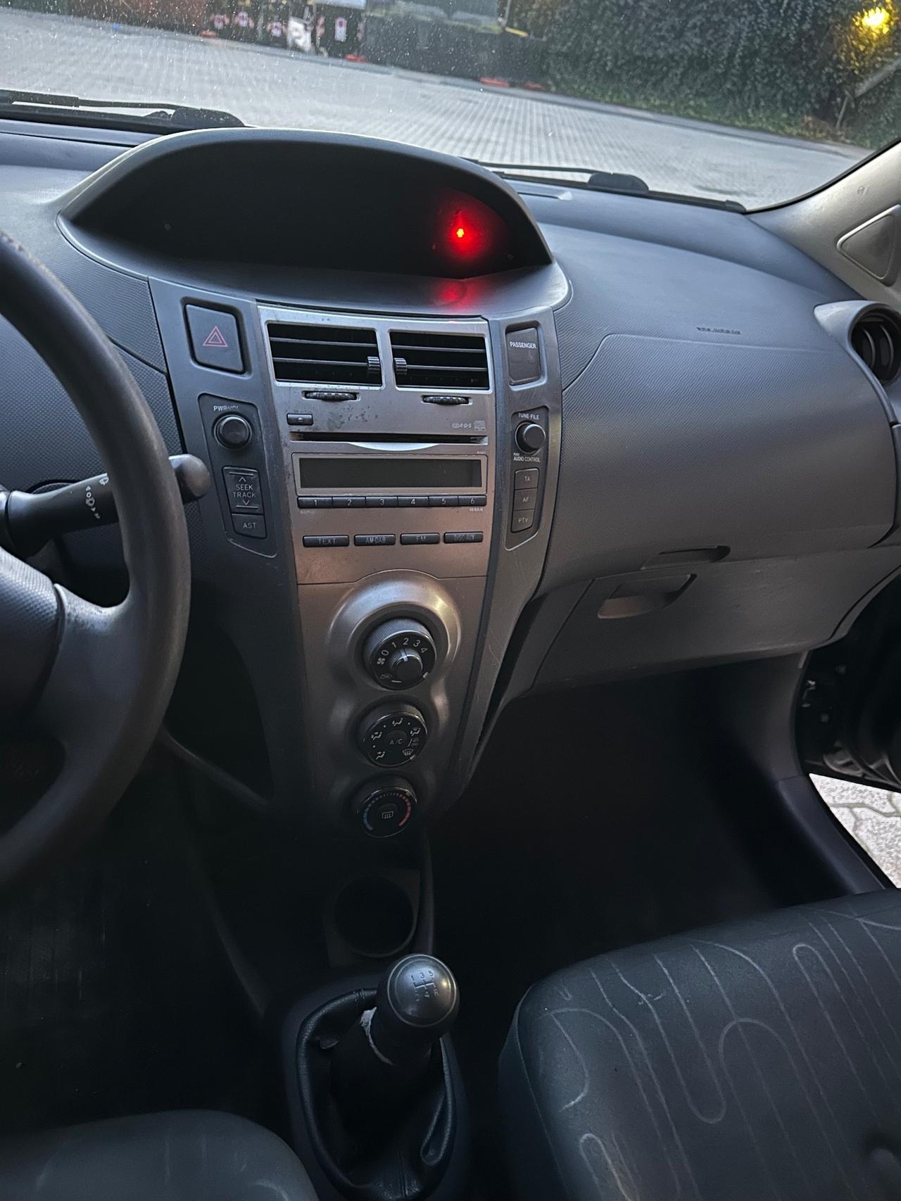 Toyota Yaris 1.0 5 porte Now