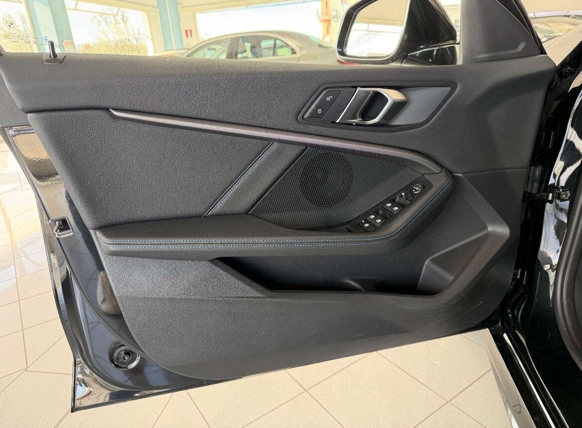 Bmw 118 118d 5p. Msport Exterior