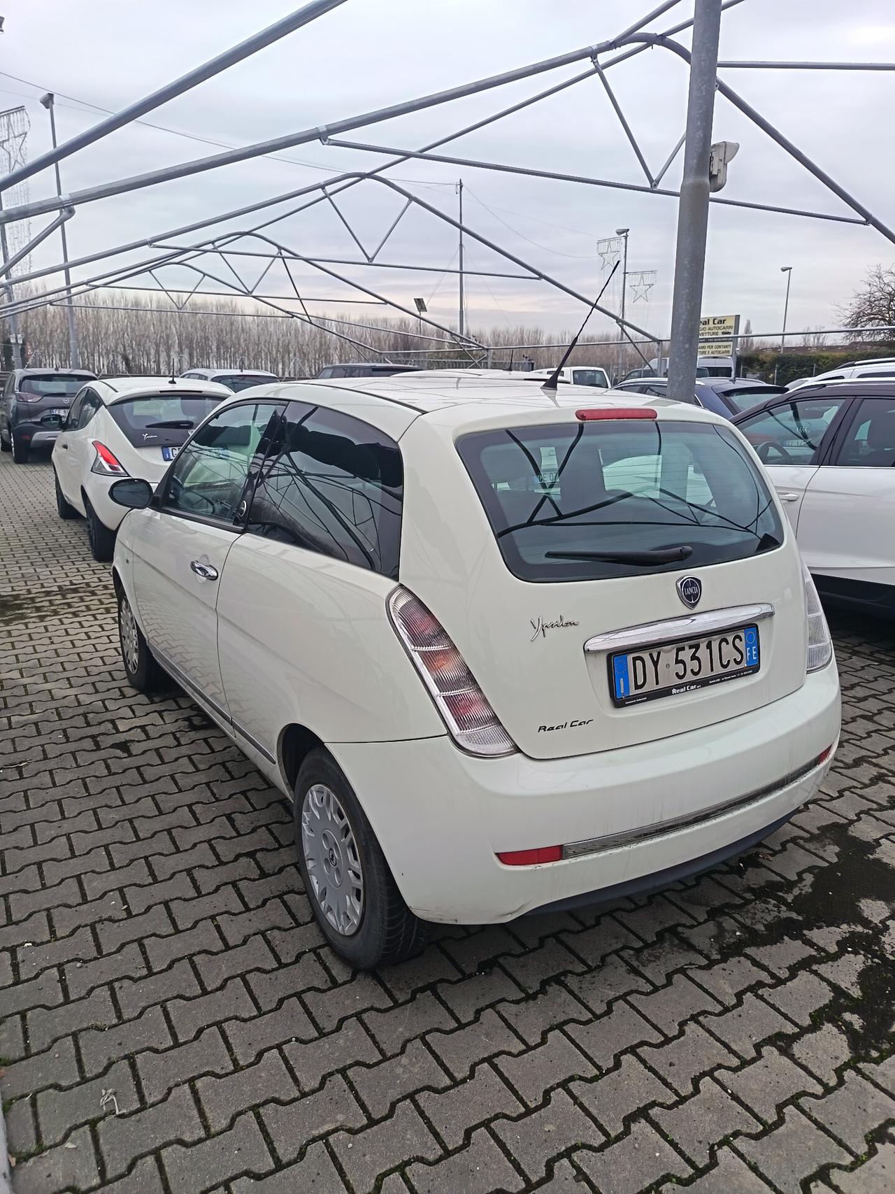 Lancia Ypsilon 1.4 gpl Argento
