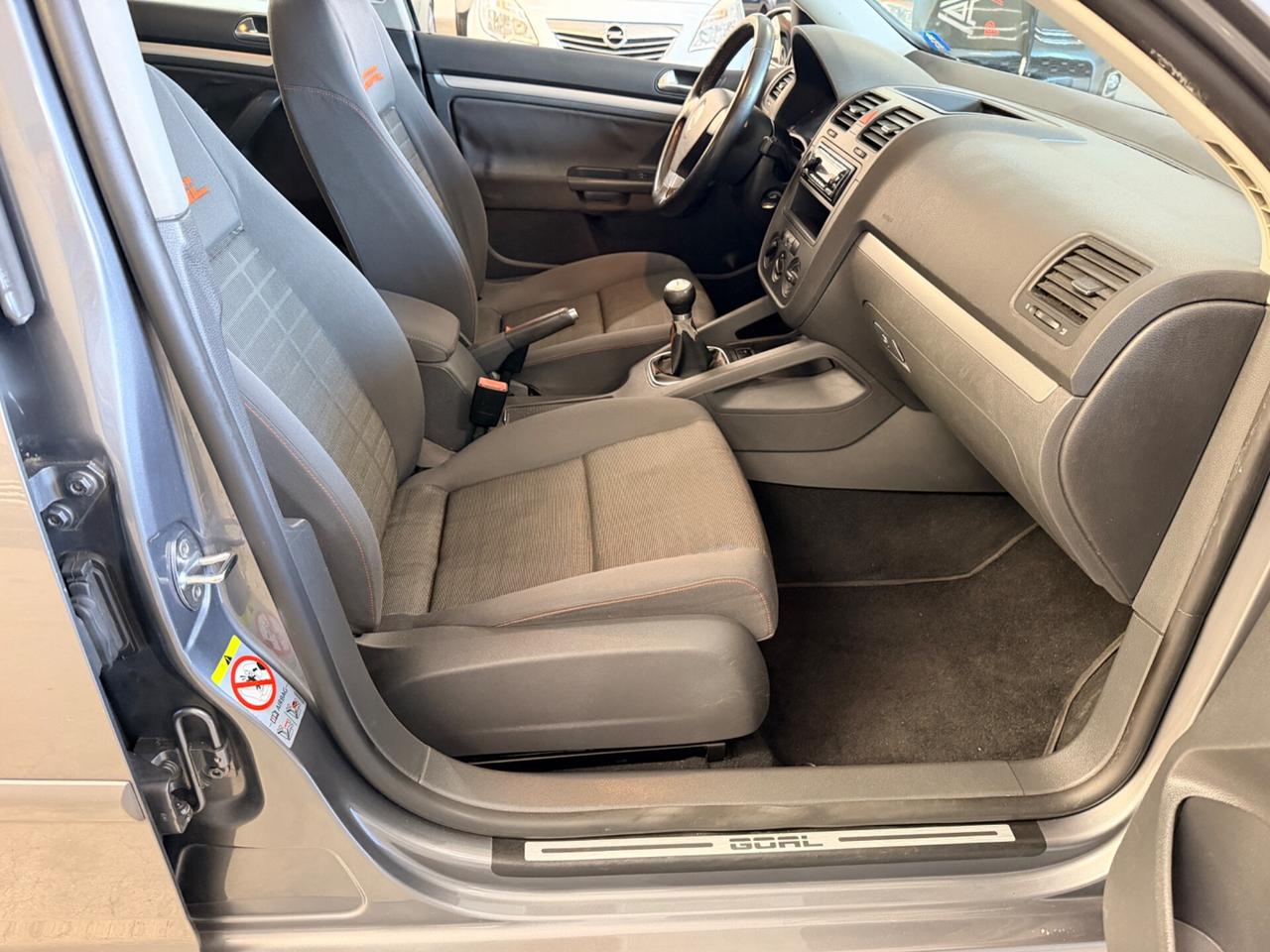 Volkswagen Golf 1.6 16V FSI 5p. Comfortline