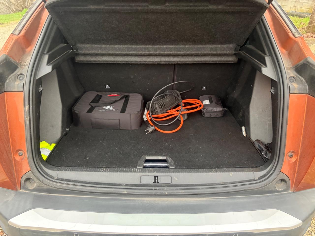 Peugeot 2008 elettrico 136 CV 2021 INCIDENTATA