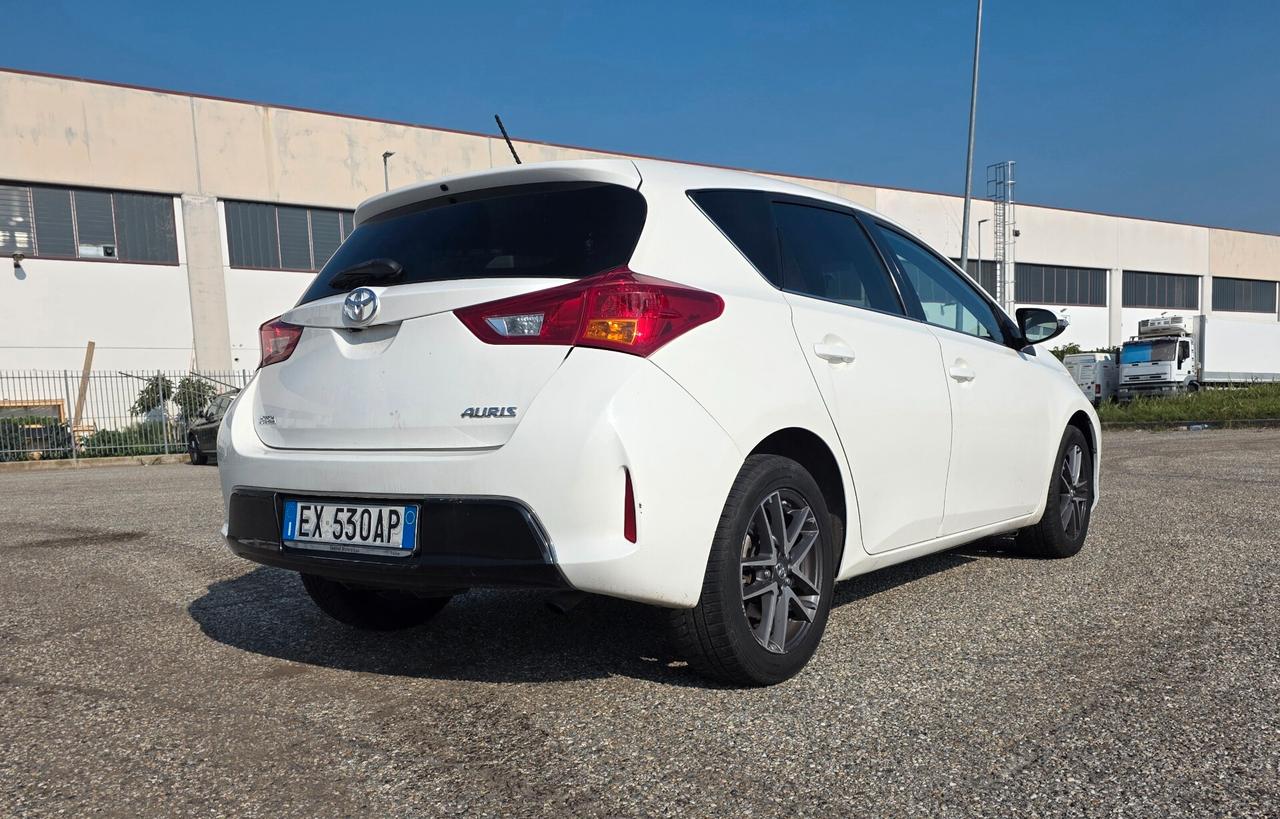 Toyota Auris 1.4 D-4D Lounge