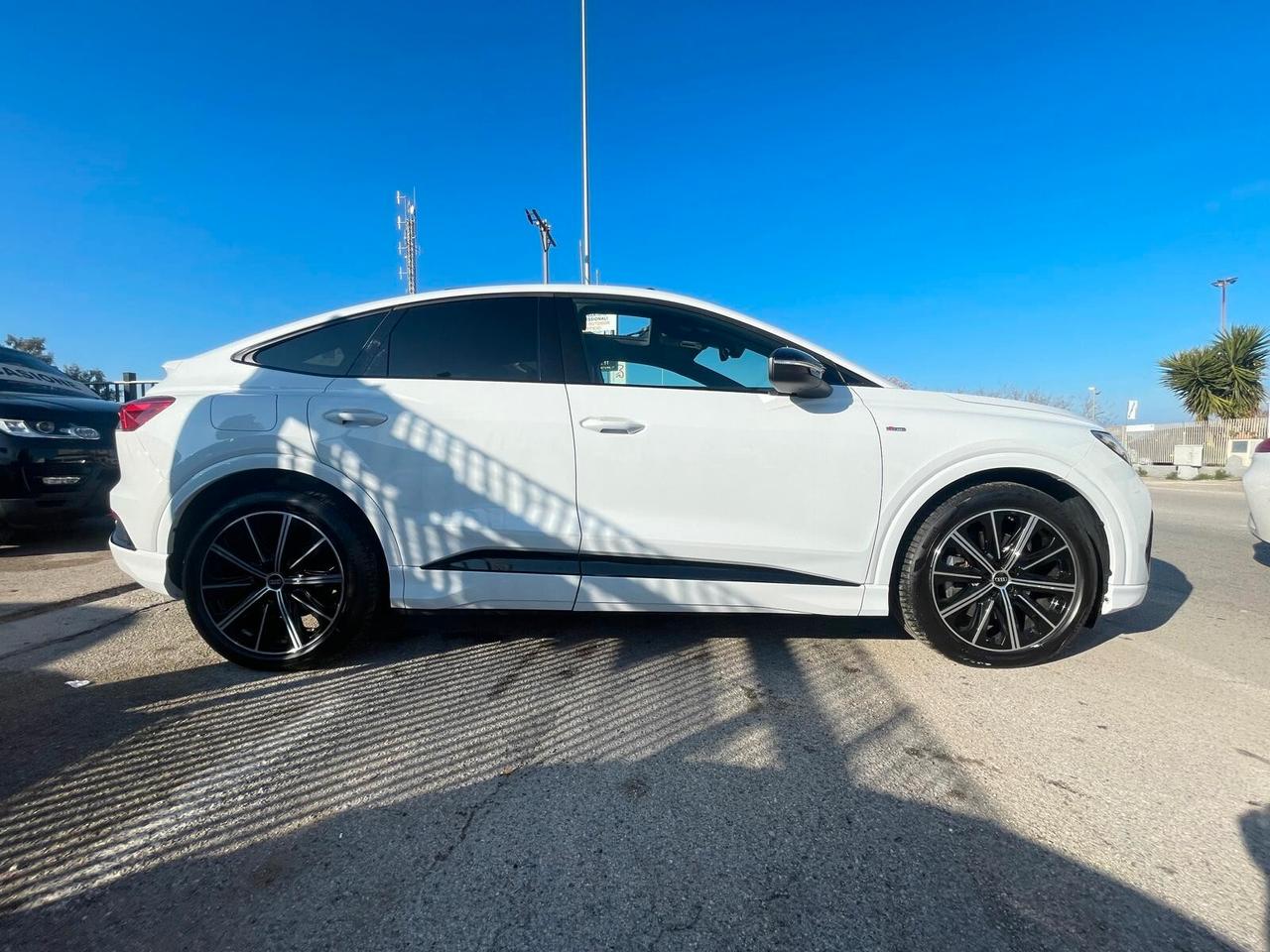 Audi Q4 50 e-tron quattro S line edition