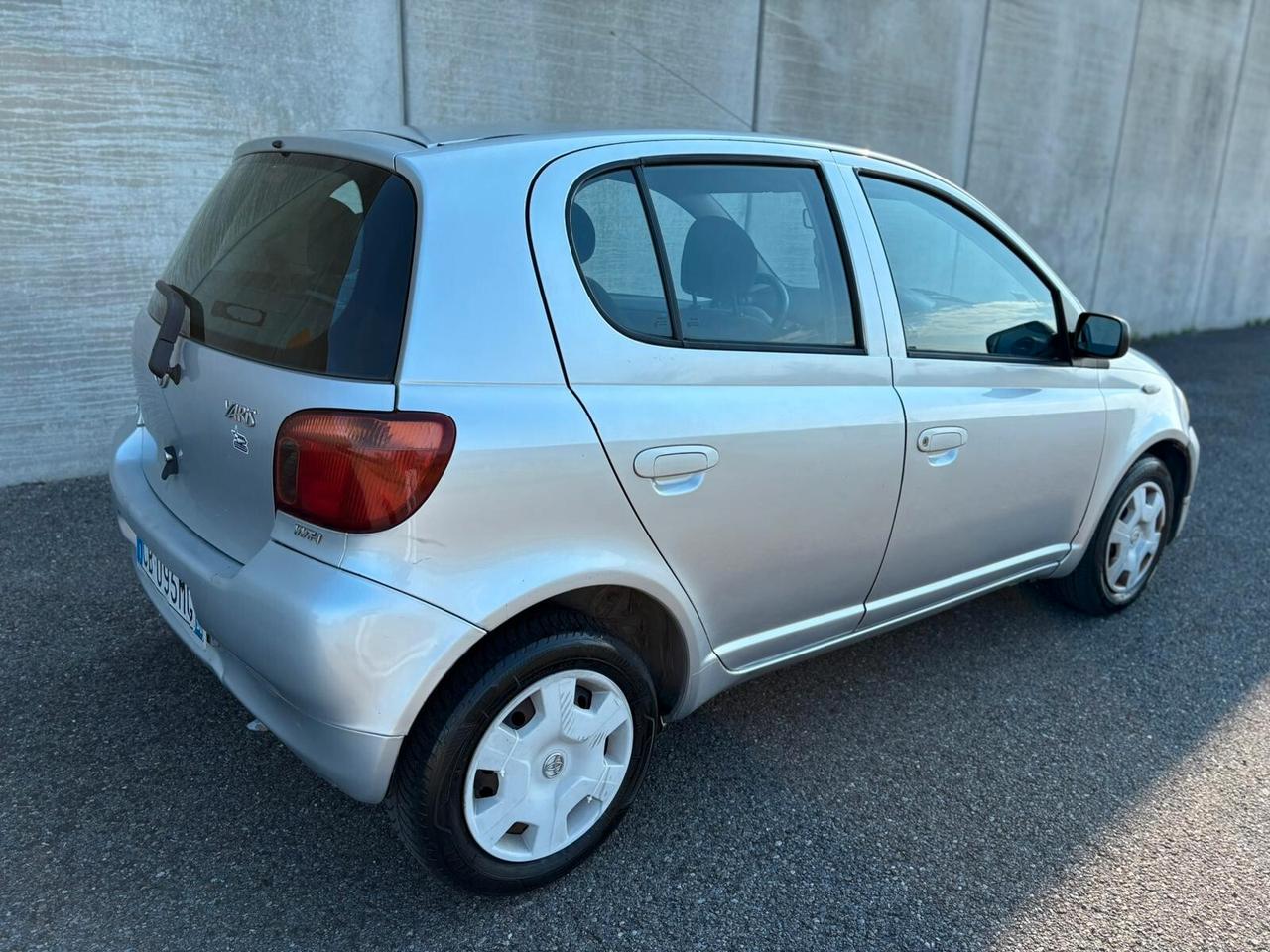Toyota Yaris 1.0i 16V 5 porte NEOPATENTATI