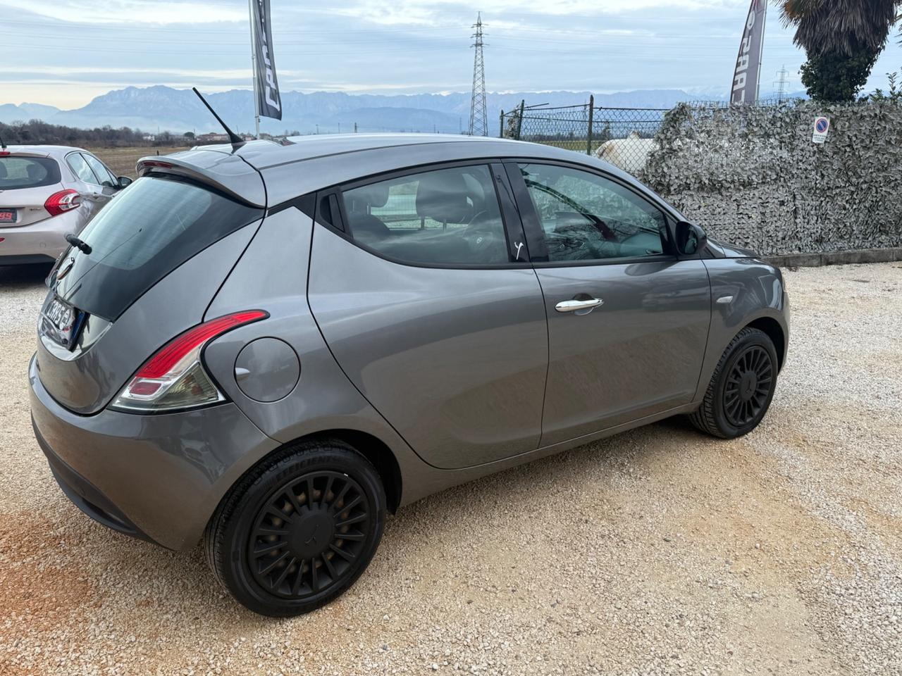 Lancia Ypsilon 1.2 69 CV 5 porte Gold