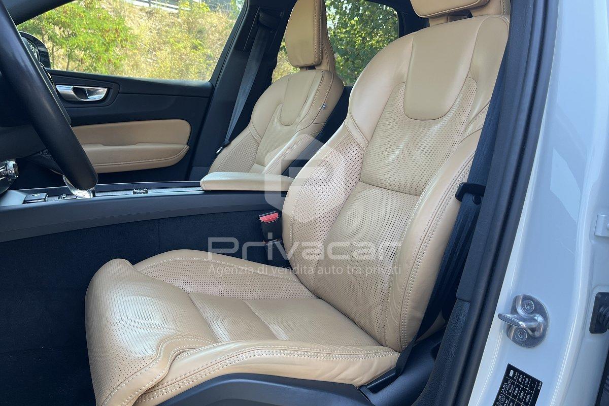 VOLVO XC60 B4 (d) AWD automatico Plus Dark