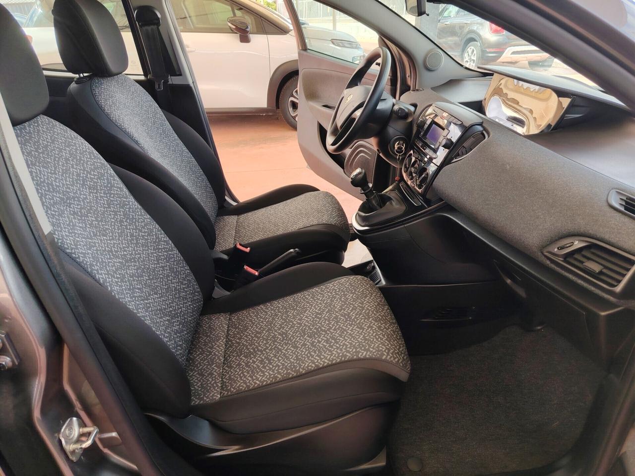 Lancia Ypsilon 1.0 FireFly Hybrid 9.000 km 2023
