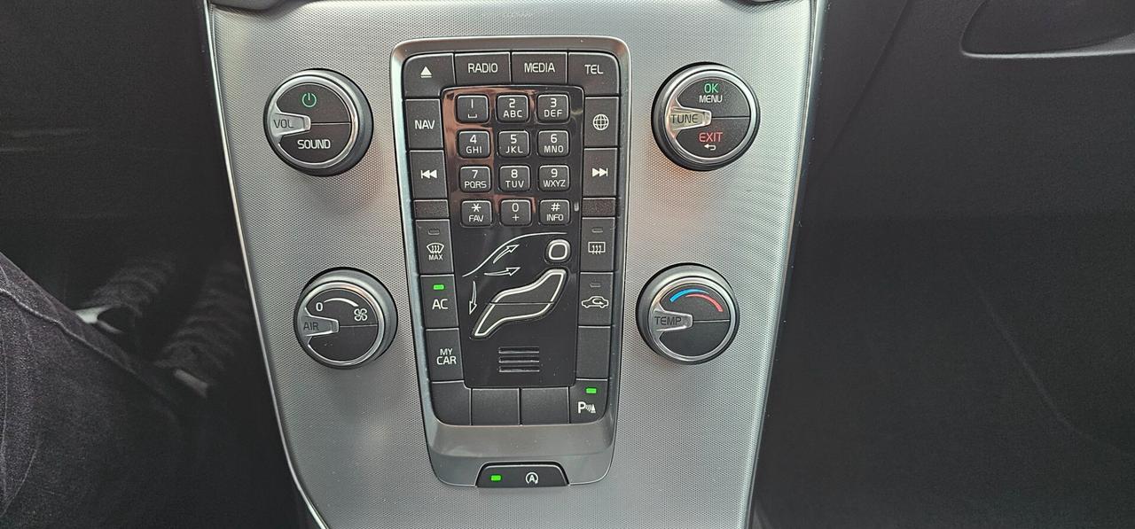 Volvo V40 Cross Country Solo 30.000 km