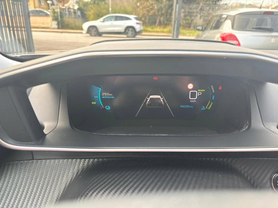 Peugeot e-2008 E- Allure Pack 100kW