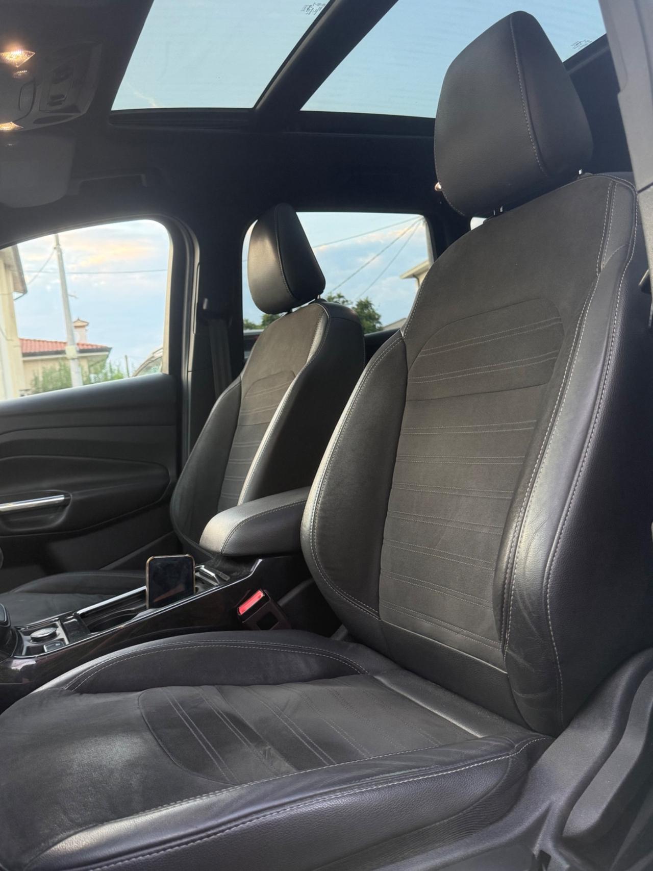 Ford Kuga 1.5 TDCI ST-Line Doppio tetto panoramico