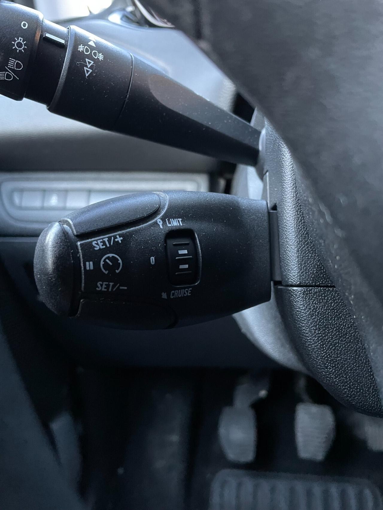 Peugeot 208 1.4 HDi 68 CV 5 porte Business