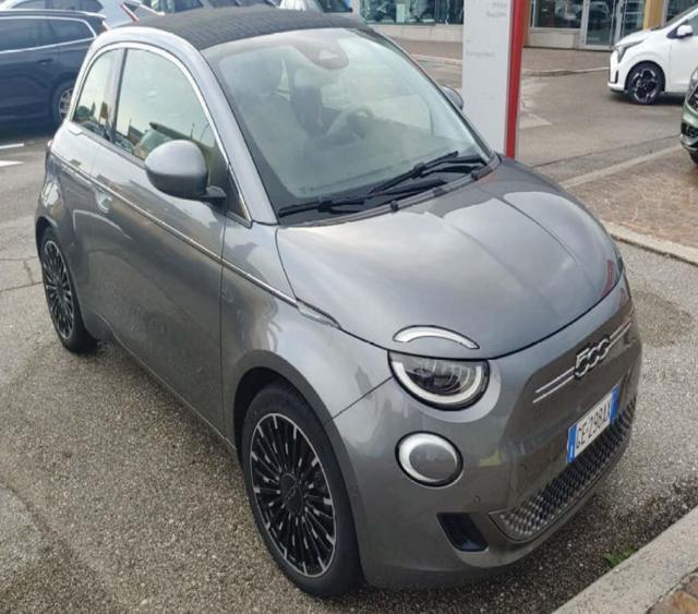 FIAT 500C Cabrio 42 kWh La Prima 320 Km autonomia