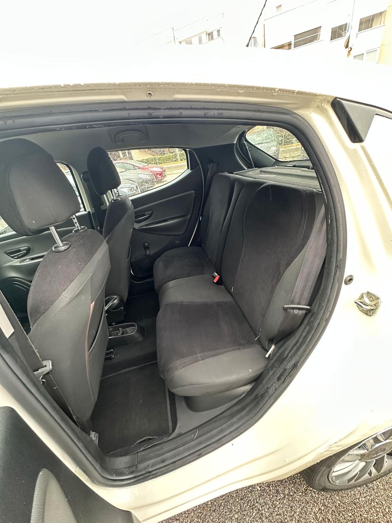 Lancia Ypsilon 0.9 TwinAir 85 CV 5 porte Metano Ecochic Gold NEOPATENTATI