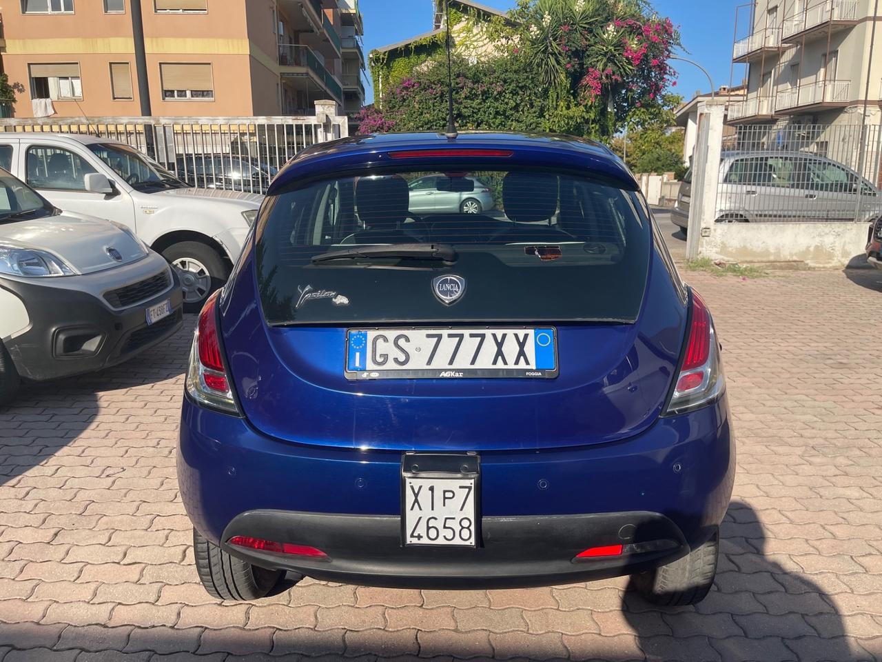 Lancia Ypsilon 0.9 TwinAir 85 CV 5 porte Metano Ecochic Silver