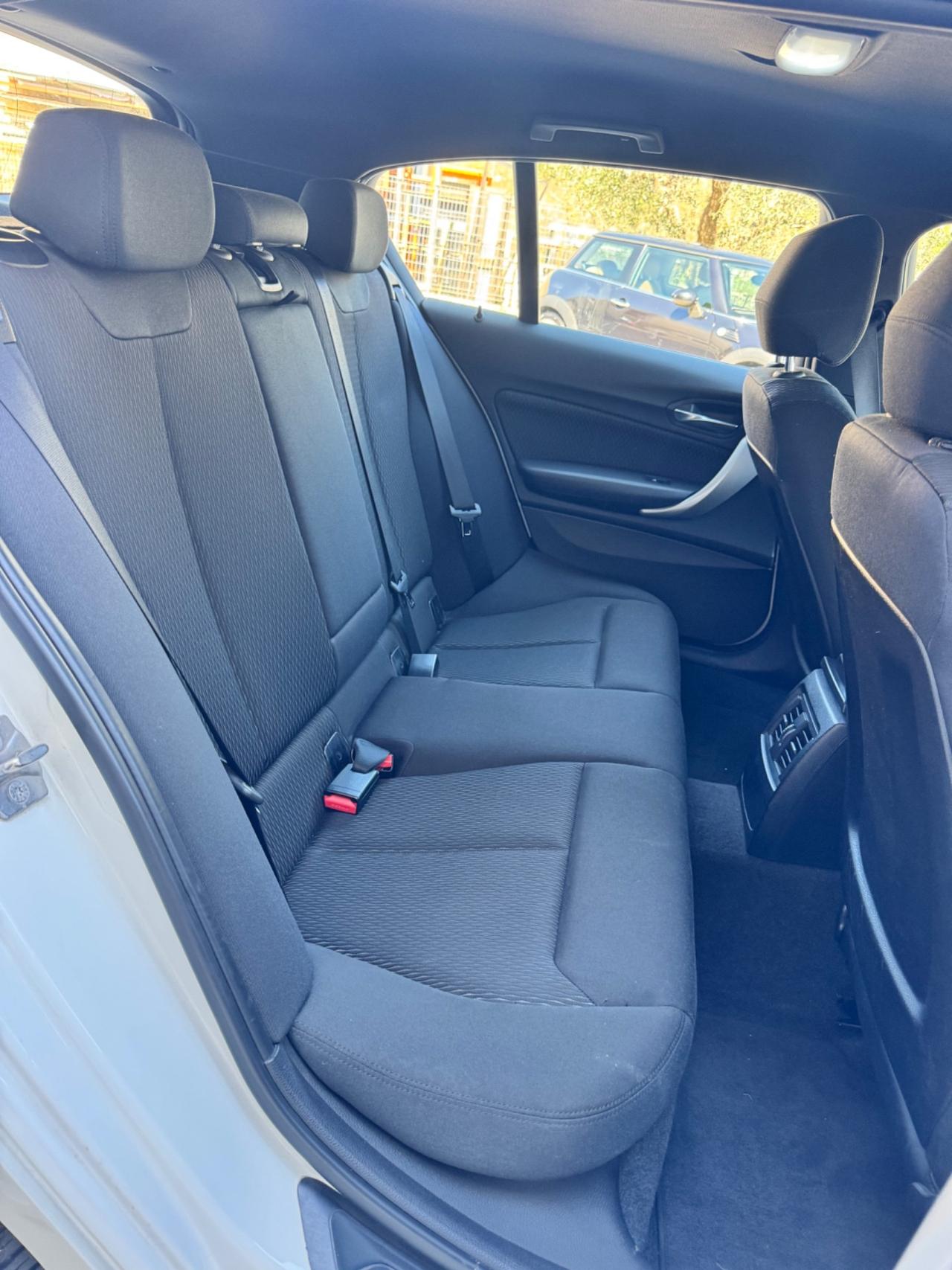 Bmw 118 118d 5p. Unique