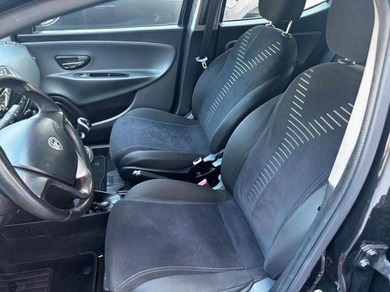 Lancia Ypsilon 1.2 69 CV 5 porte GPL Ecochic Silver IDONEA PER NEOPATENTATI PERMUTABILE