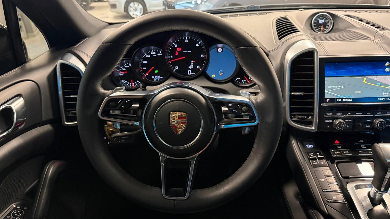 PORSCHE CAYENNE 3.0 DIESEL PLATINUM EDITION 2015