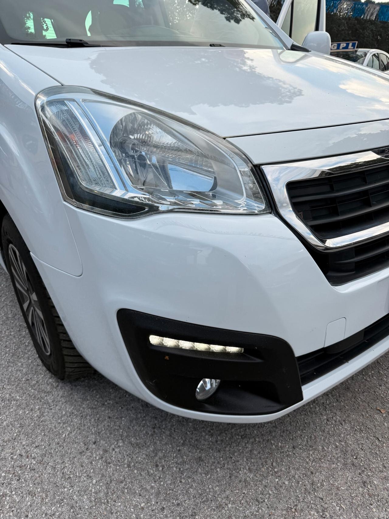 "5 POSTI" Peugeot Partner Tepee BlueHdi