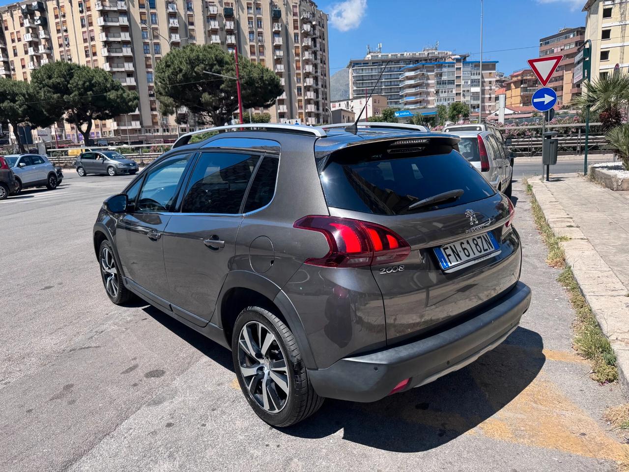 Peugeot 2008 BlueHDi 100 Allure