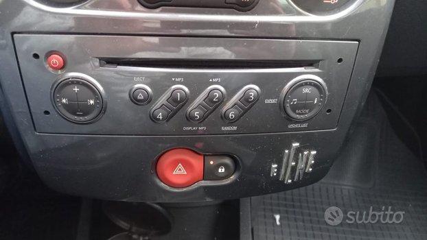 RENAULT Clio 1.2 16V 5 porte Le Iene