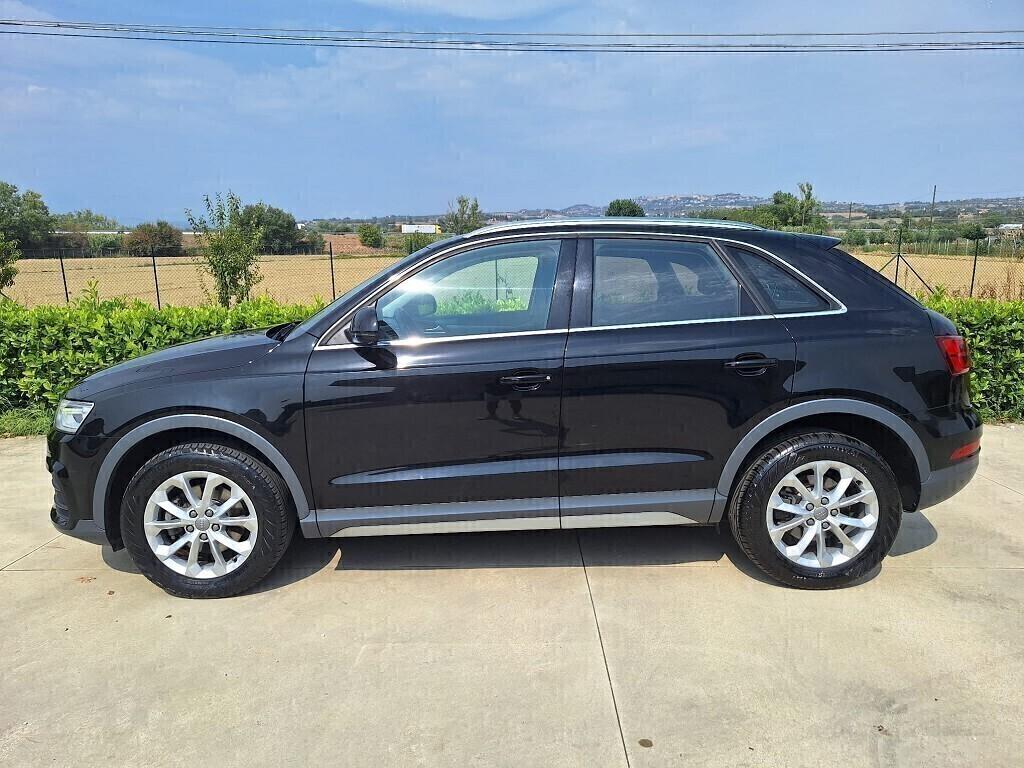 Audi Q3 2.0 TDI 120 CV Sport Navigatore Fari Led.