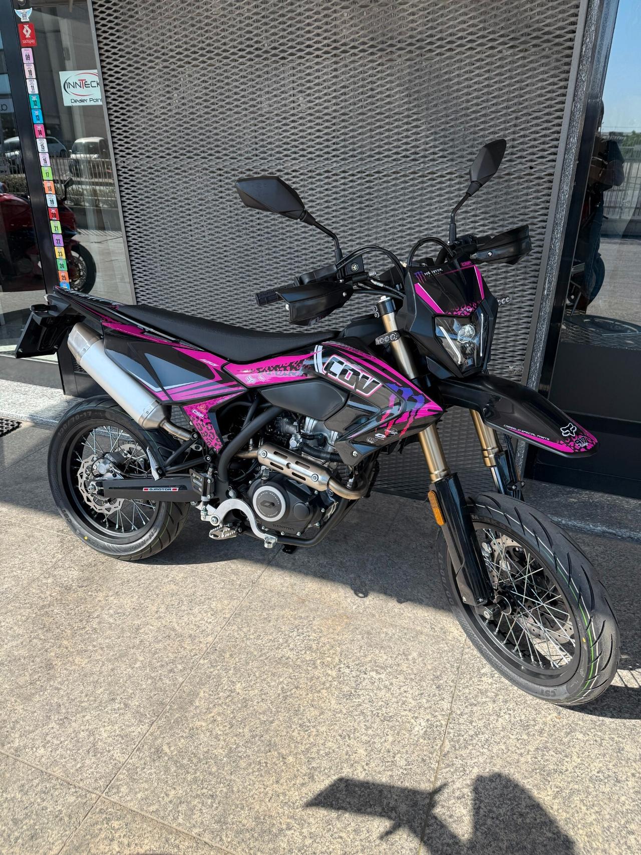 Qj Motor 125 MOTARD PER RAGAZZA