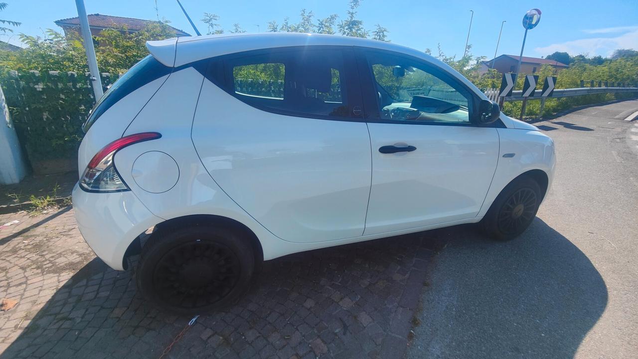 Lancia Ypsilon 1.0 FireFly 5 porte S&S Hybrid Ecochic Gold