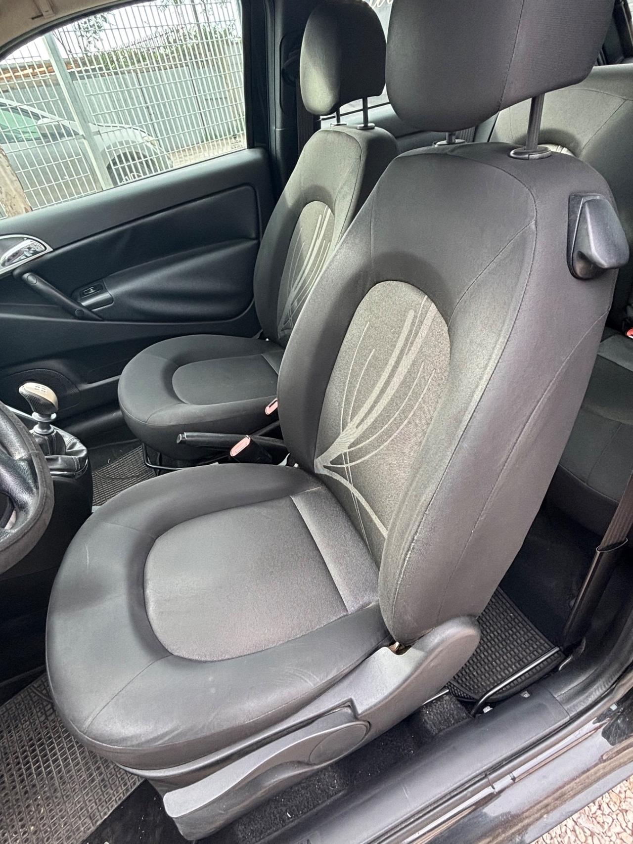 Lancia Ypsilon 1.2 69 CV Unyca