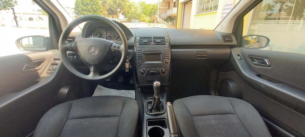 Mercedes-Benz Classe A 160 Benzina cc. 1.5 CV. 95 Cambio Manuale 5 Porte 5 Posti SOLO 89.575 KM. Utilizzabile anche per i Neopatentati.
