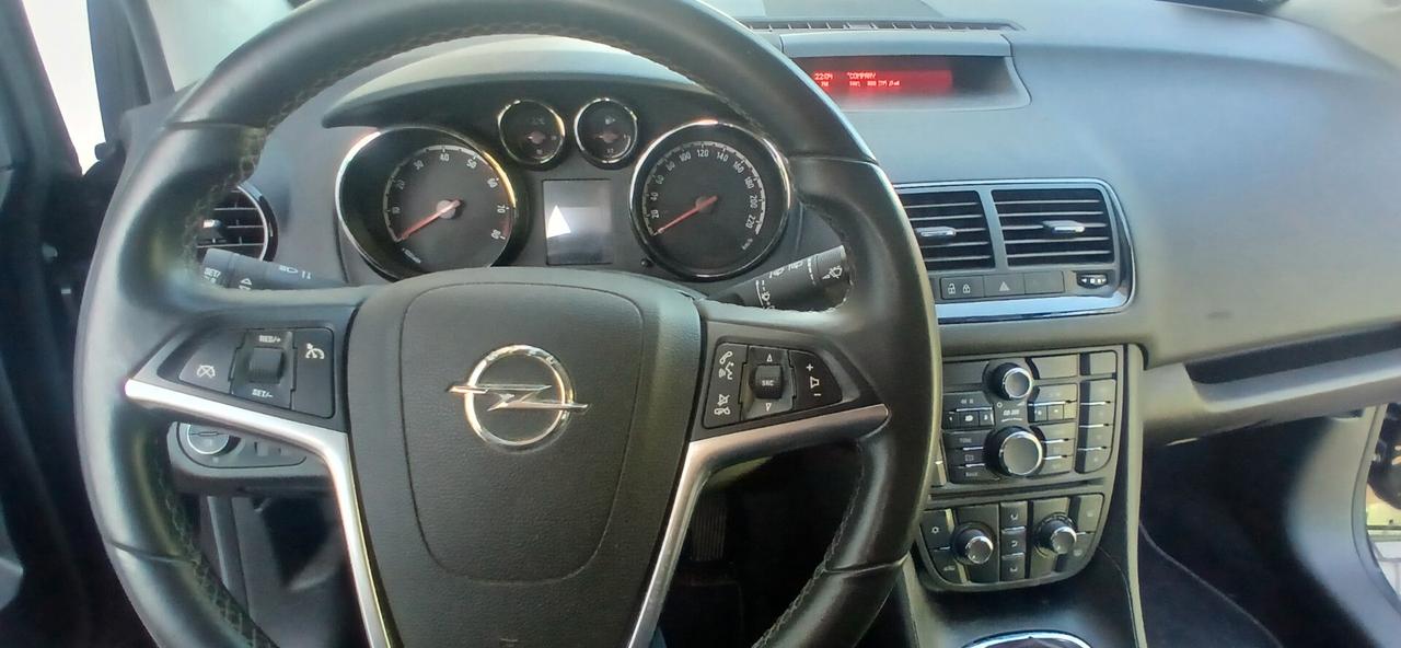 Pochi km Opel Meriva benzina neopatentati