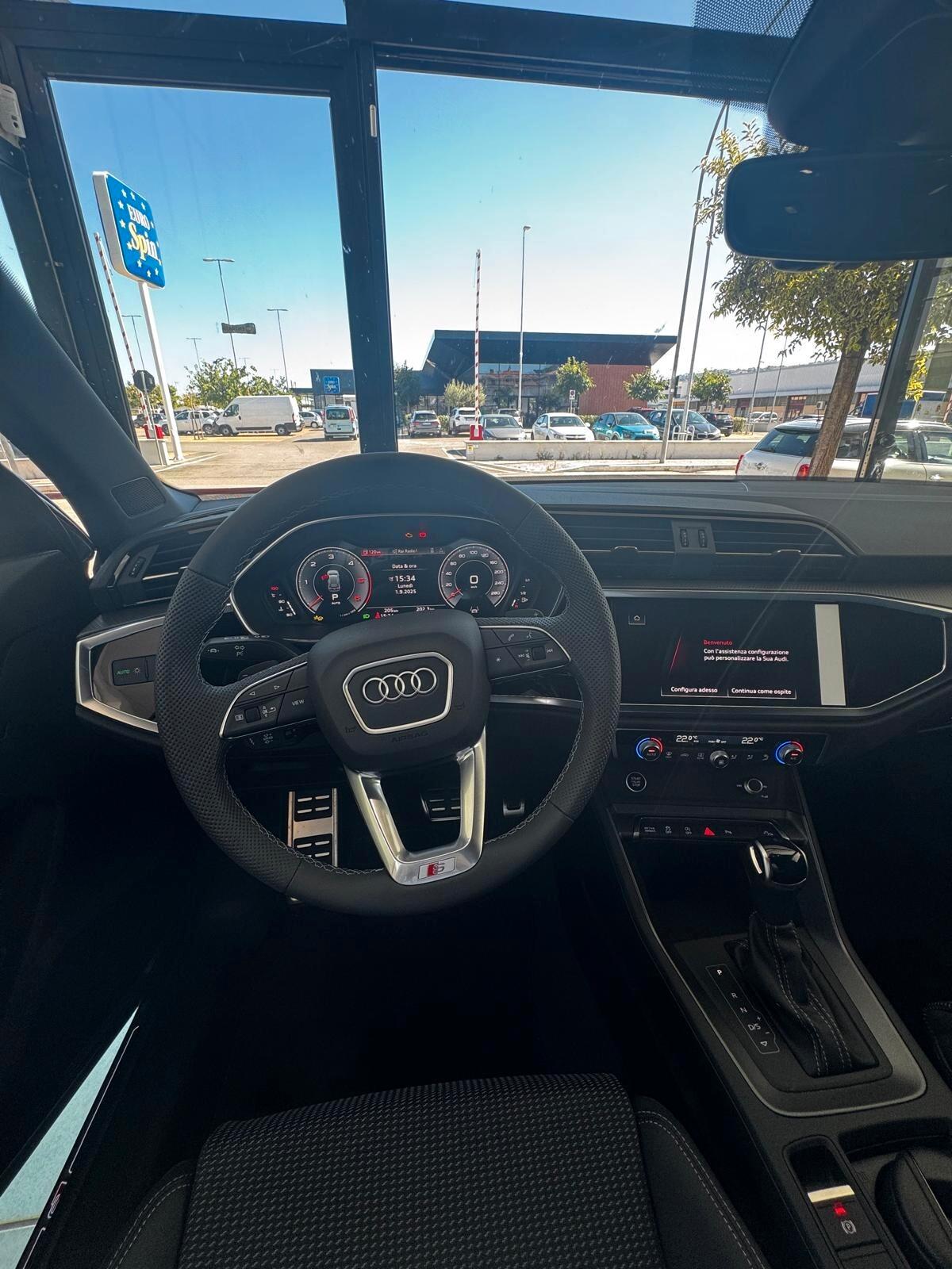Audi Q3 35 TDI S tronic Identity Black