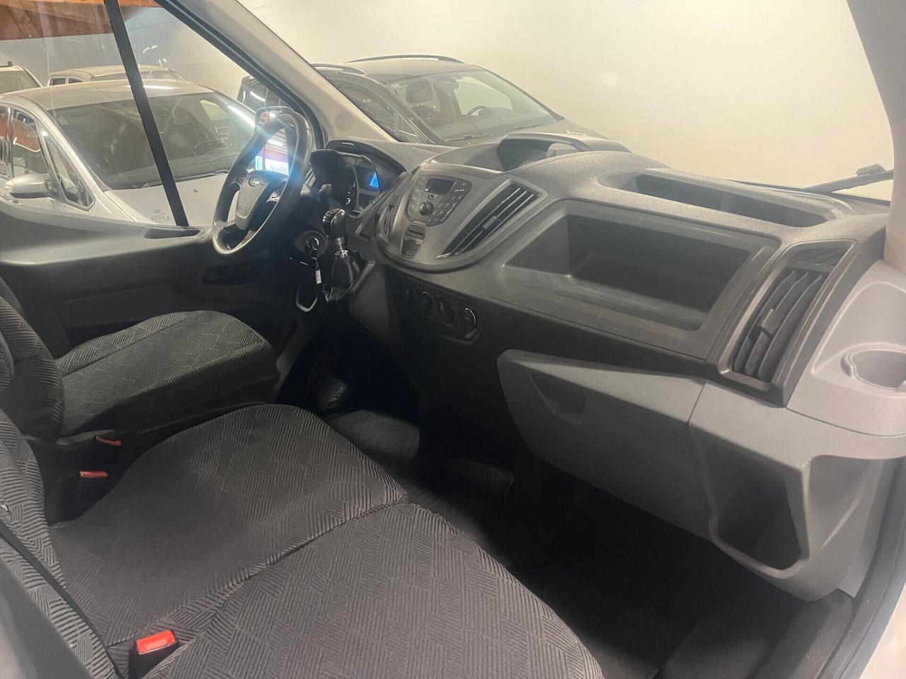 Ford Transit 2.2 TDCi 155PS/cv Fahrgestell/Telaio 350