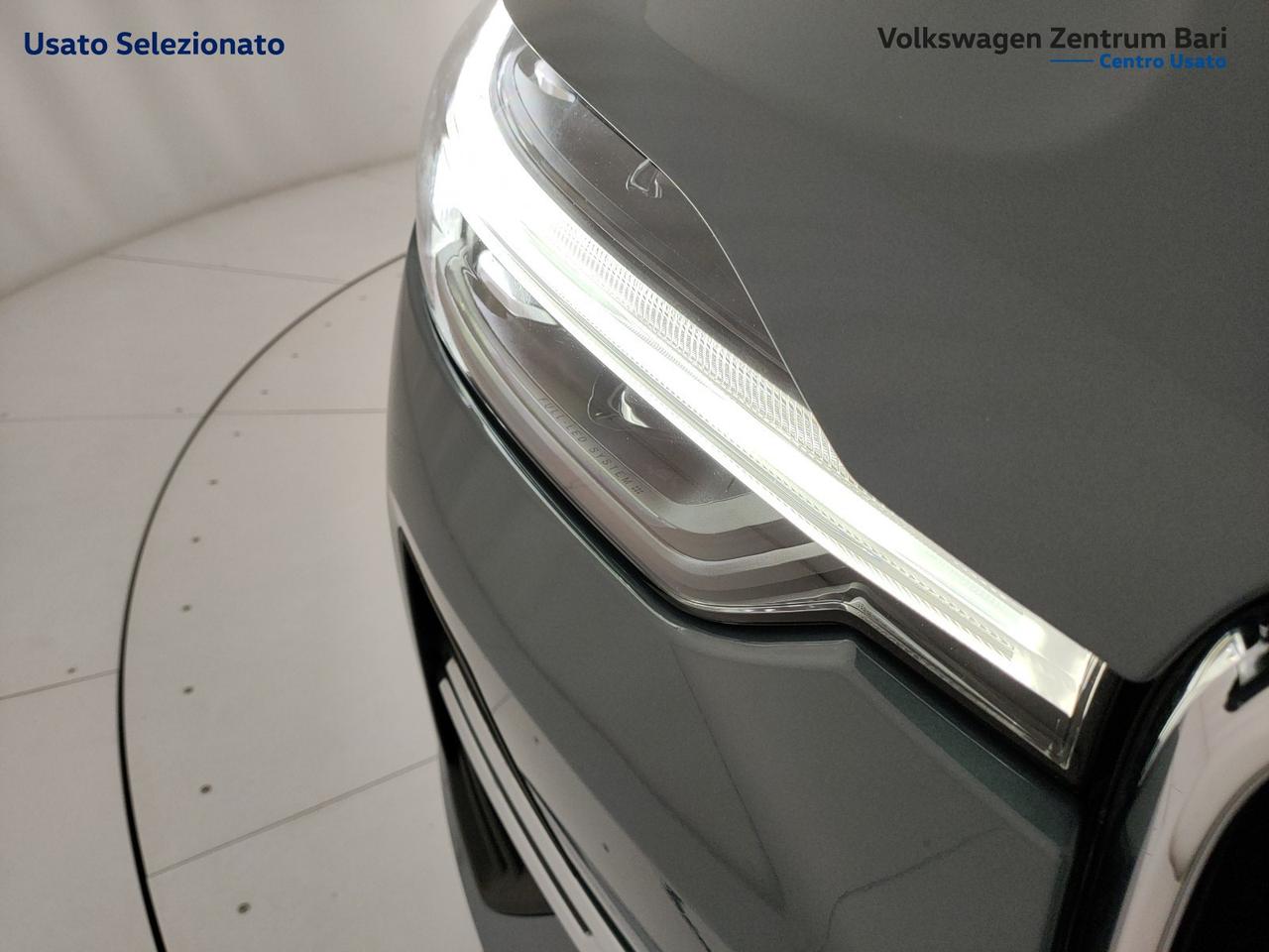 Volvo XC60 2.0 b4 momentum pro awd auto