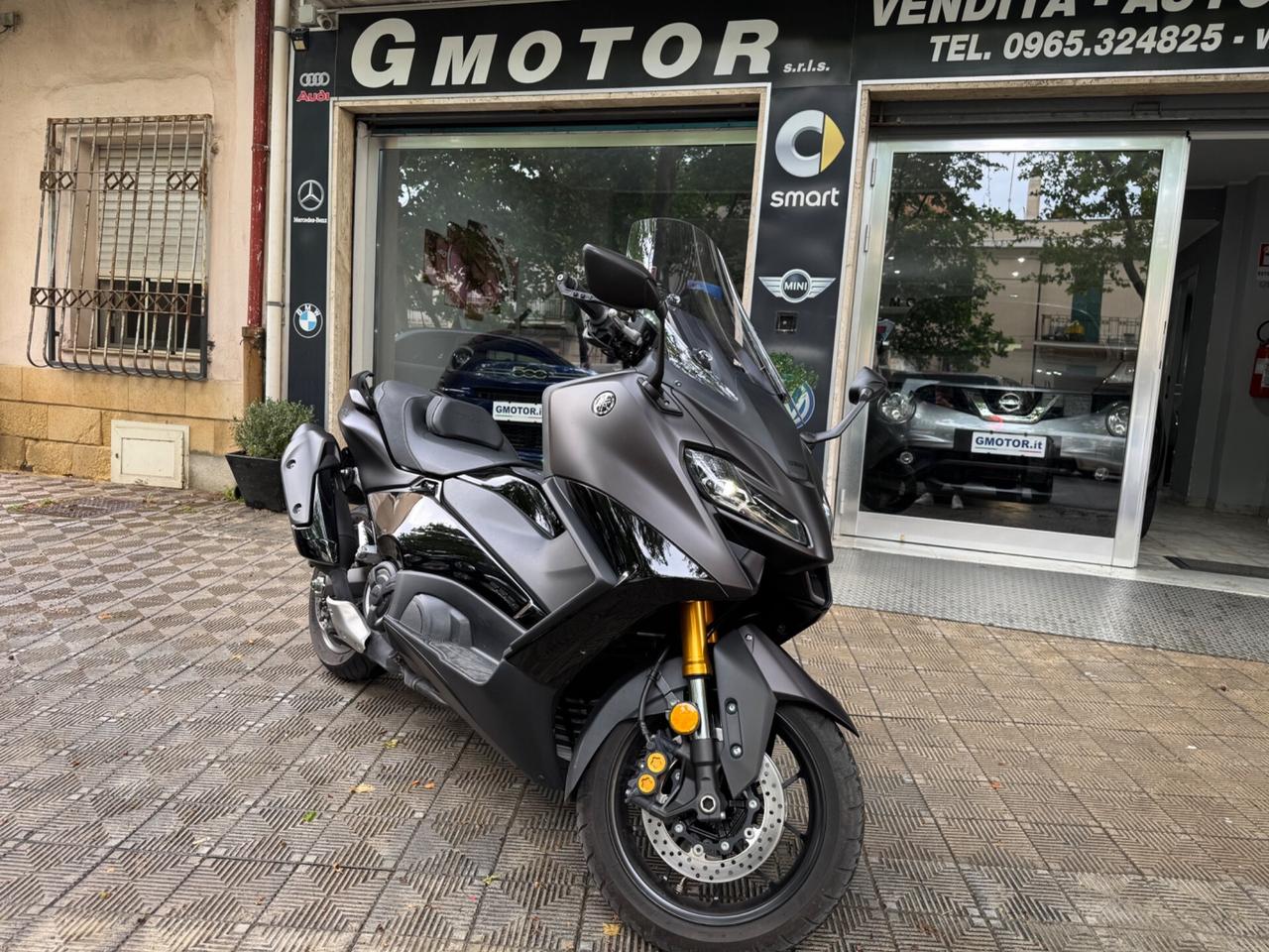 Yamaha TMAX 560 Tech max dark magma