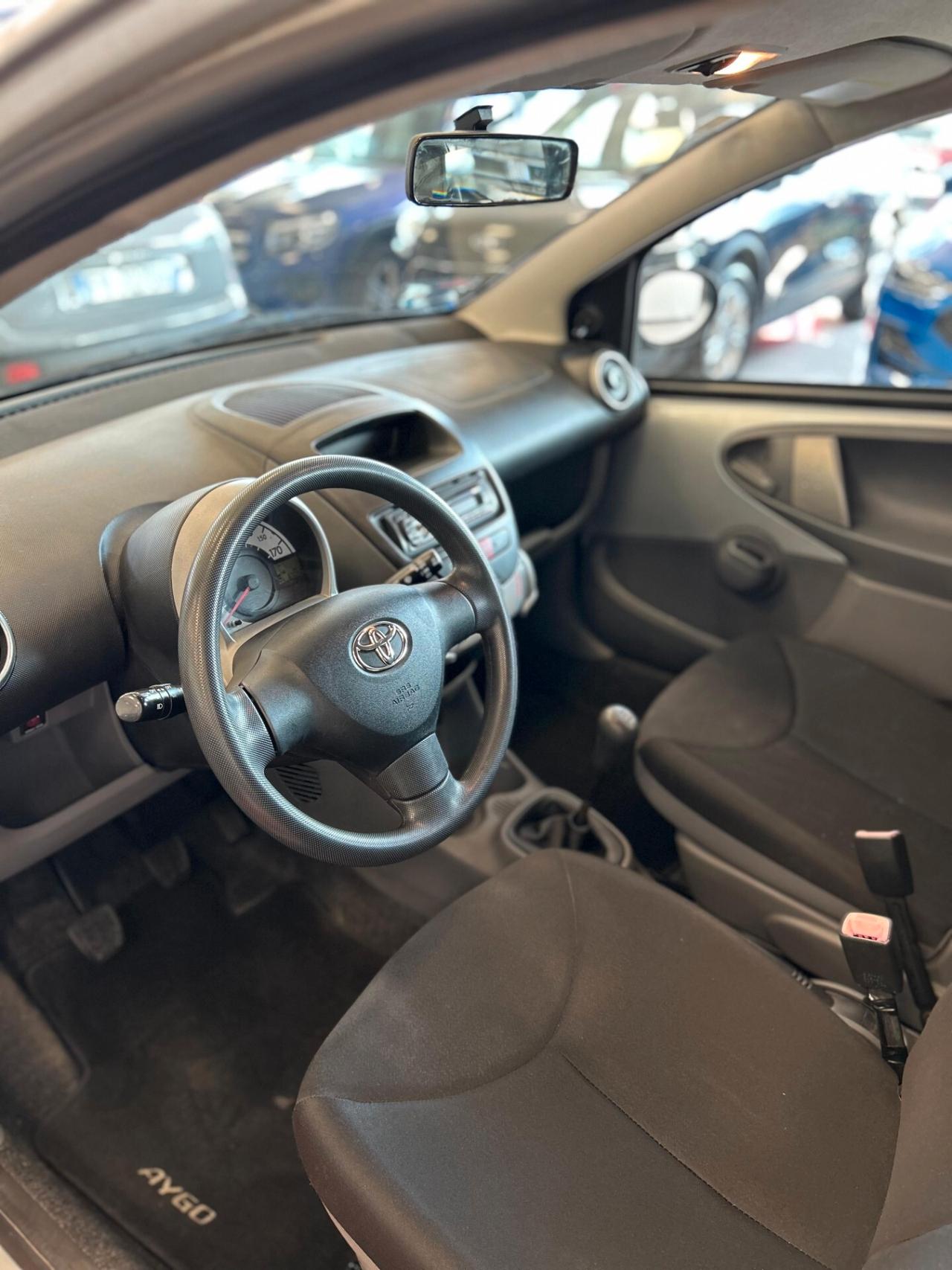 Toyota Aygo 1.0 12V VVT-i 5 porte Sol